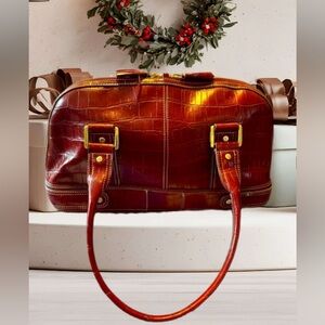 Gorgeous Burgundy Pre Loved Leather Liz Claiborne Handbag Faux Croc Leather